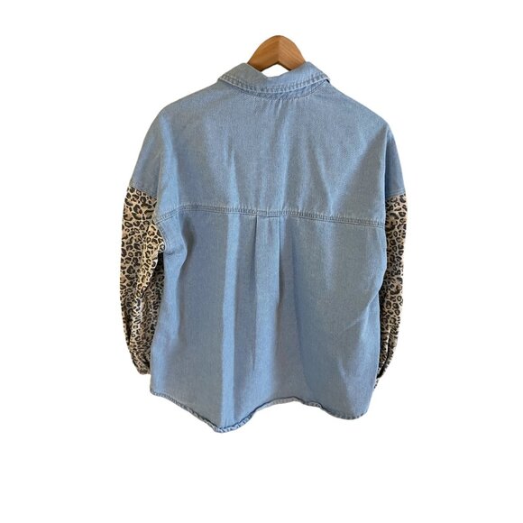 Mudpie Denim Womens Shirt Jacket  S/M Leopard Long Sleeves Pockets Mob Wife - Picture 2 of 7